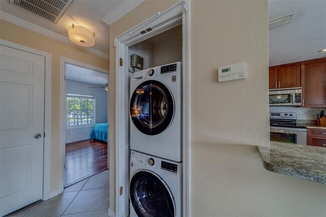 Building Photo - 5196 Beach Dr SE