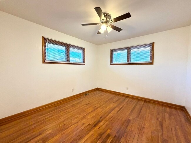 Building Photo - 887 Elwood Dr