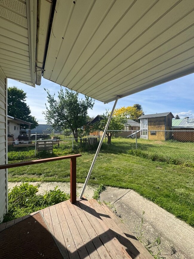 Building Photo - Bright and Welcoming 2-Bedroom Home