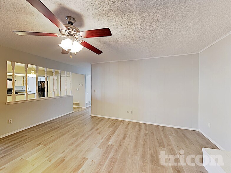 Building Photo - 835 Live Oak Dr