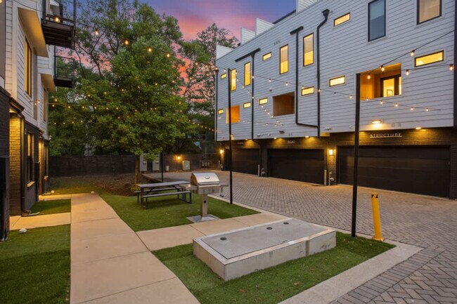 Building Photo - 766 E Argyle Ave