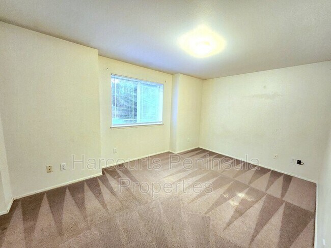 Building Photo - 24550 S Kingston Rd NE