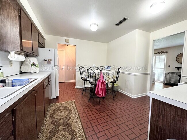 Building Photo - 3137 Thistlehill Dr