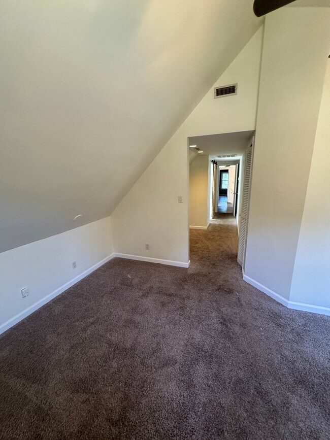Building Photo - 207 Edgemont Ave