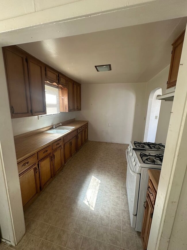 Primary Photo - 1803 N 11th Ave