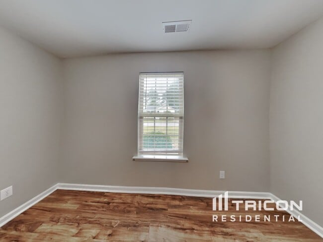 Building Photo - 605 Avondale Dr