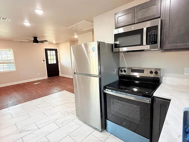 Building Photo - 5909 NW 40th St