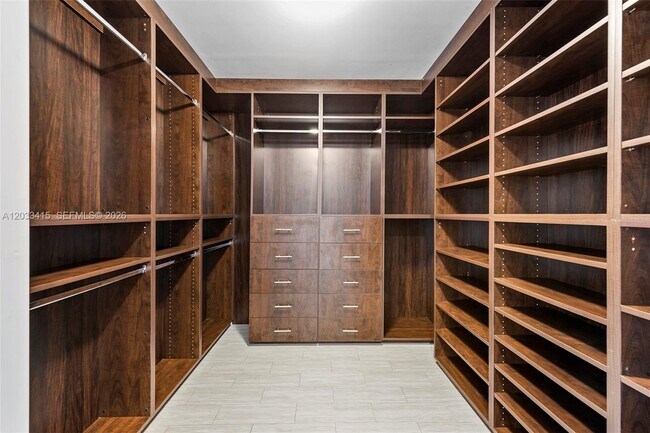 Building Photo - 1100 Biscayne Blvd