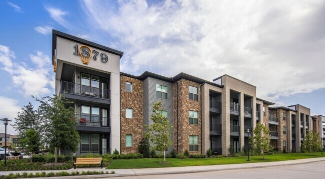 Building Photo - Beautiful Studio Home! Great Savings!