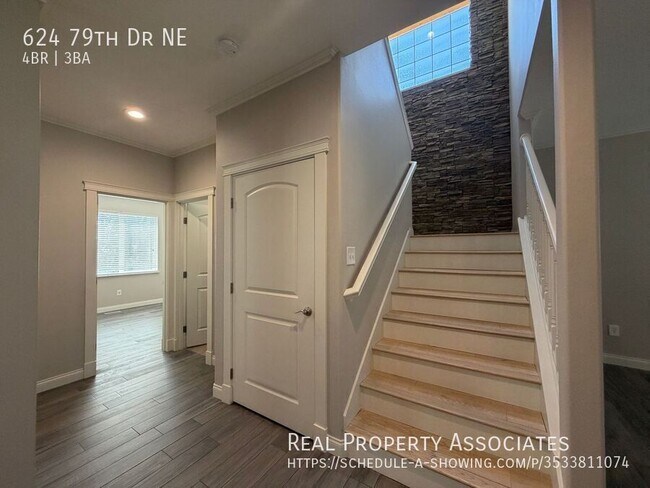 Building Photo - 624 79th Dr NE