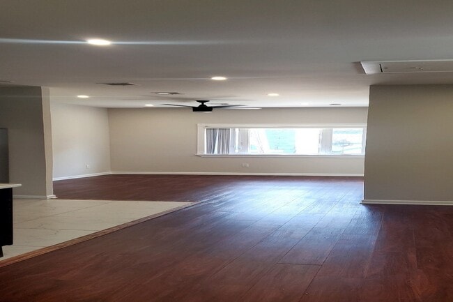 Building Photo - 2110 Summit Ave