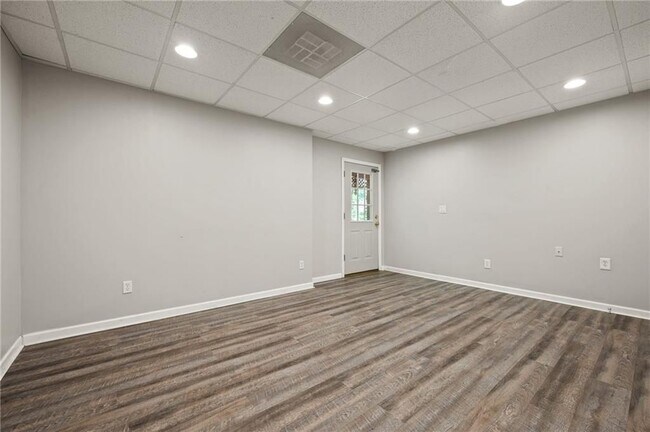Building Photo - 10950 Kimball Crest Dr