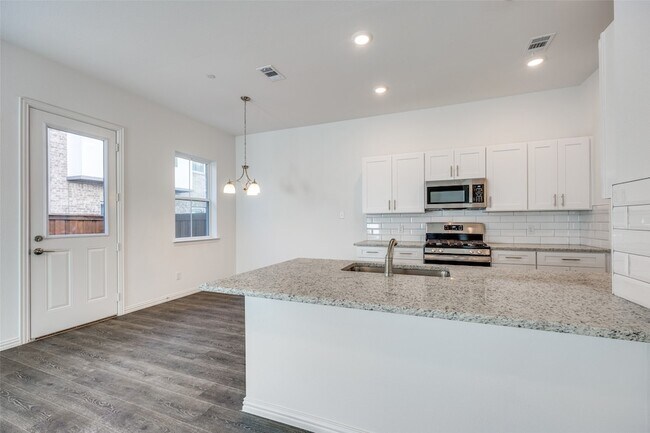 Building Photo - 2414 Ash Ln