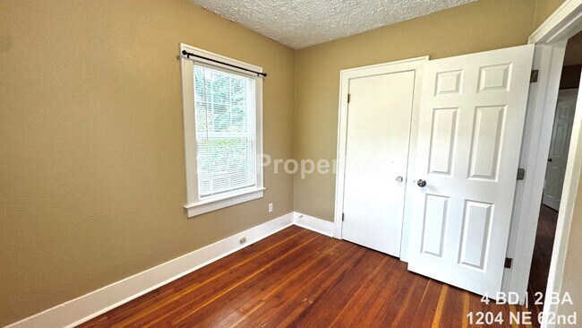 Building Photo - Charming 4 BD | 2 BA Bungalow with A/C - North Tabor