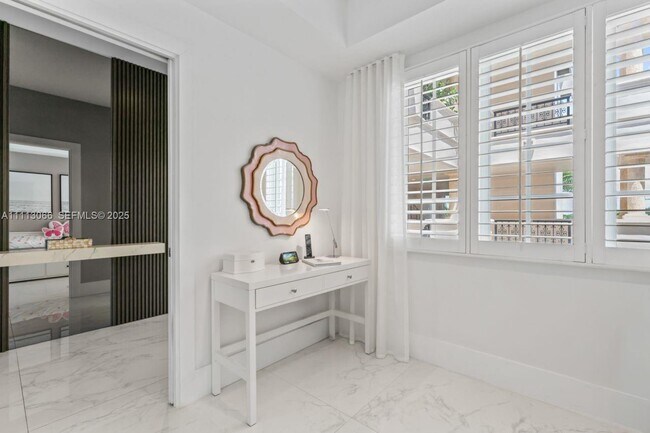 Building Photo - 19143 Fisher Island Dr