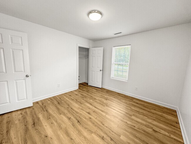 Building Photo - Newly Remodeled 3-BR, 2-Bath Home