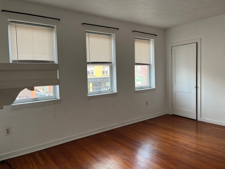 Building Photo - 2328-2 E Carson St