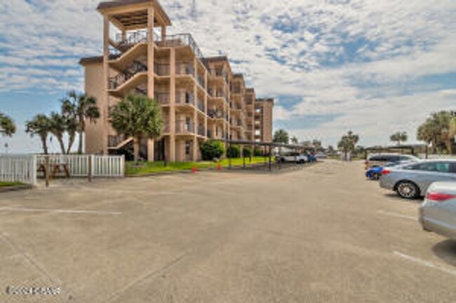 Building Photo - Ocean Front Condo