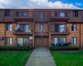 Building Photo - 744 Briar Hill Ln