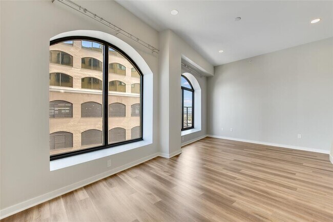 Building Photo - 507 Sabine St