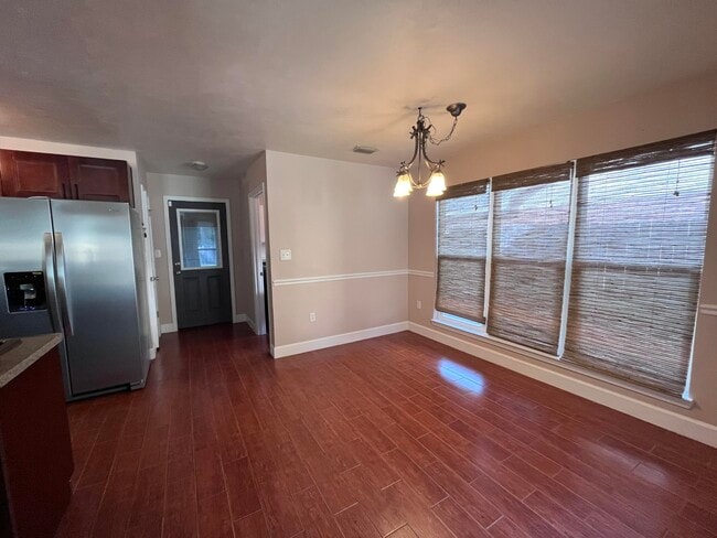 Building Photo - 540 E Timberlake Dr