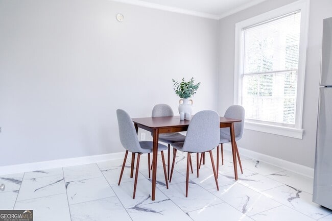 Building Photo - 111 E Screven St