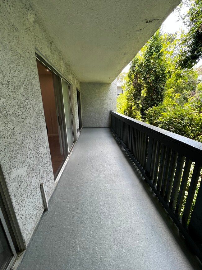 Balcony area - 3604 W Estates Ln