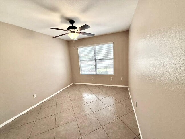 Building Photo - 7568 W Kerry Ln