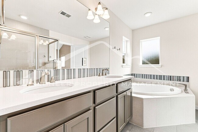 Building Photo - Charming Home with Central AC and Washer/Dryer