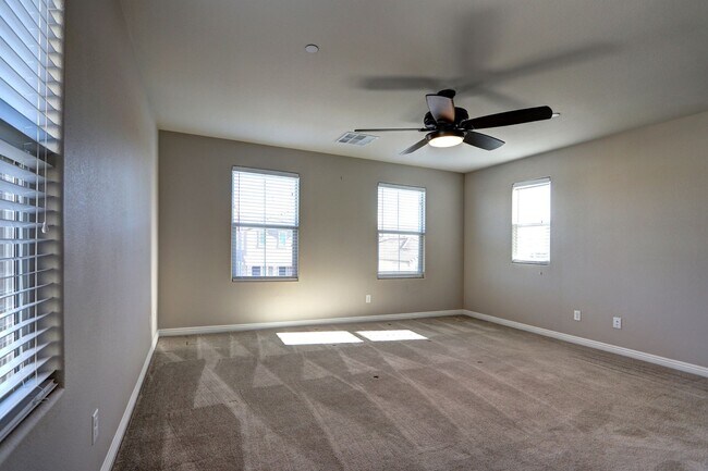 Building Photo - 2865 Tanager Hill St