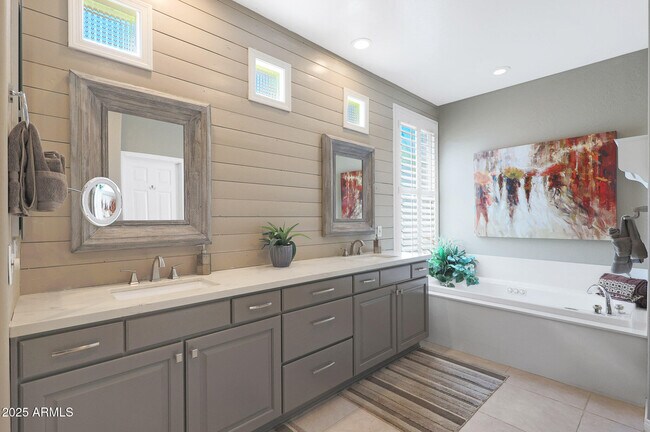 Building Photo - 1740 W Bartlett Way