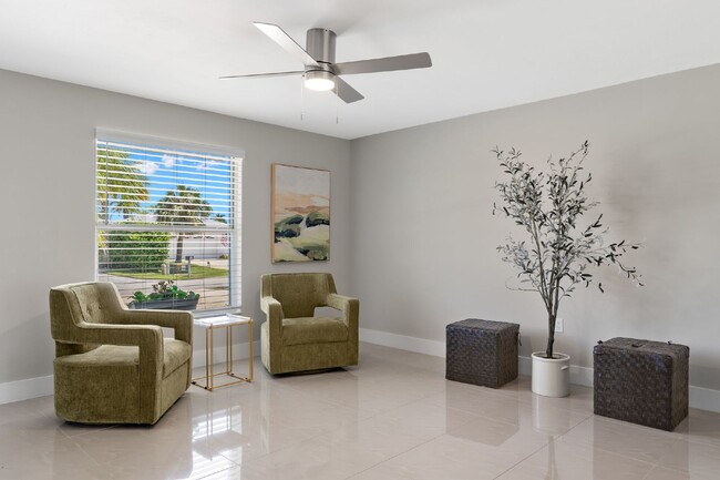 Building Photo - Naples Park Pool home - walking distance t...