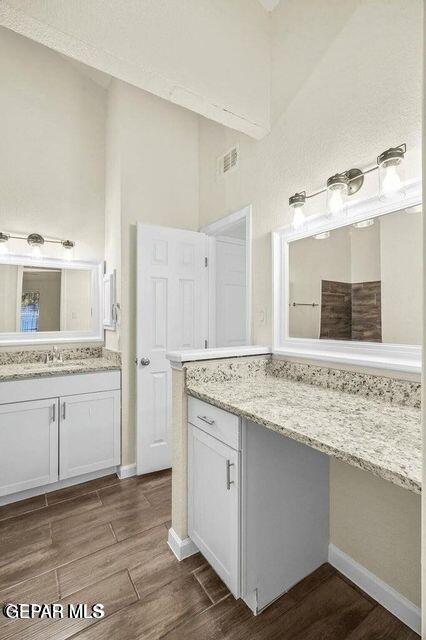 Building Photo - 5944 Bridalveil Dr