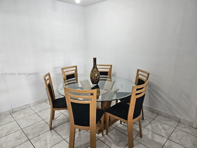 Building Photo - 2775 NE 187th St