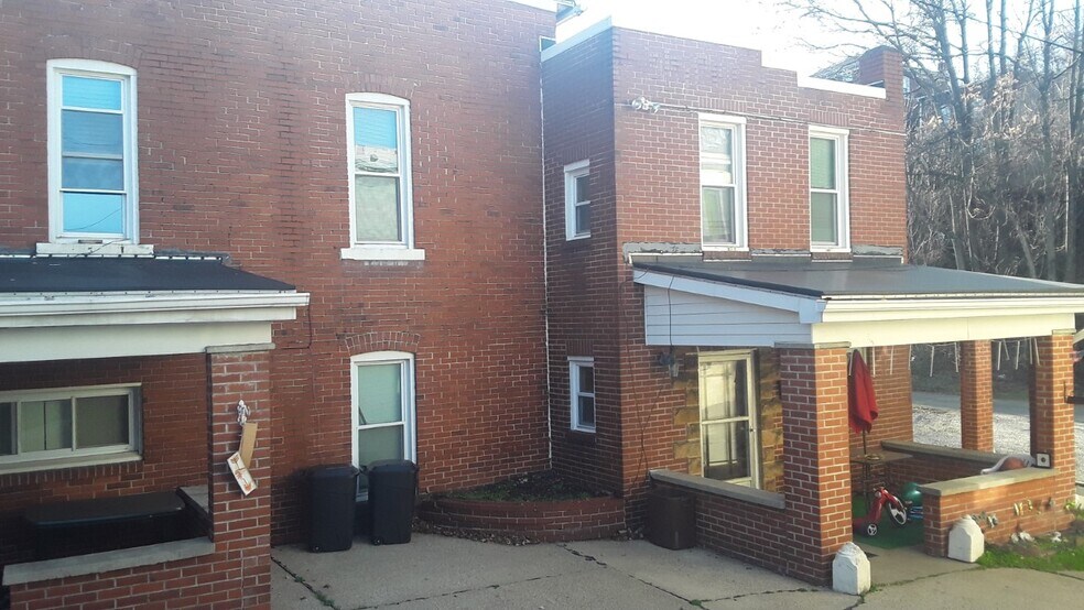 Building Photo - 545 Lowry Ave