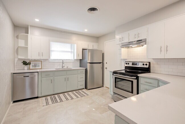 Building Photo - 1332 Kansas St