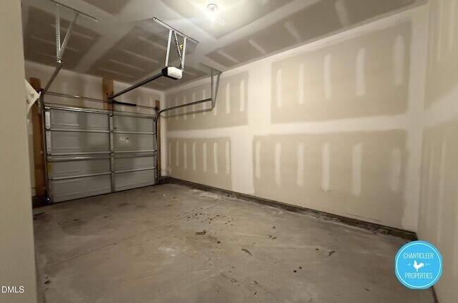 Building Photo - 49 E Grove Point Dr
