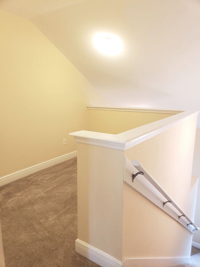 Building Photo - 3 bedroom town home for rent early January 2026, gated community with a garage for $1775 per month