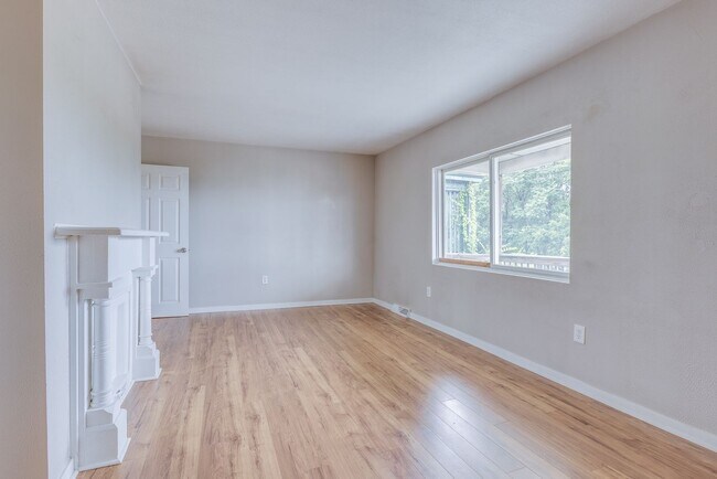 Building Photo - 1022 E Warrington Ave