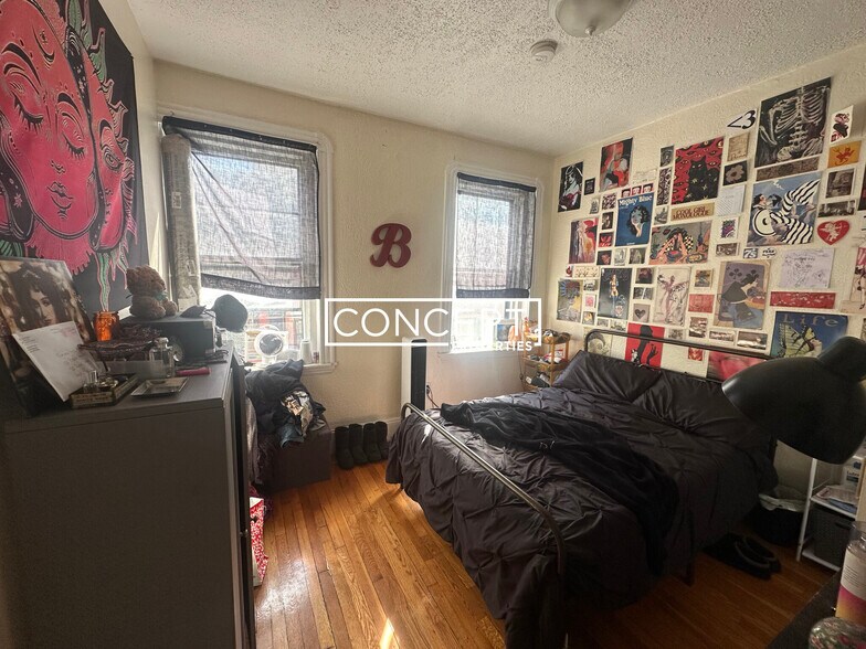 Building Photo - 72 Revere St