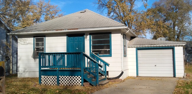 Building Photo - 1414 E 5th St