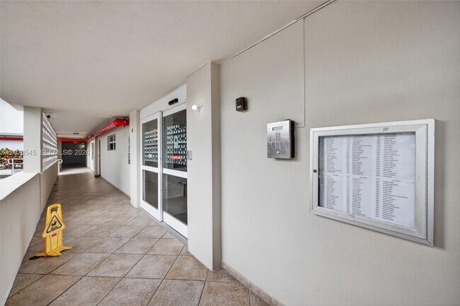 Building Photo - 121 Golden Isles Dr