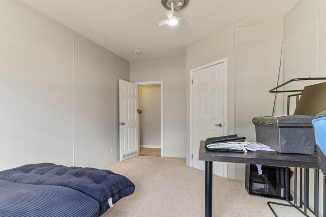 Building Photo - 214 Shipman's Pike