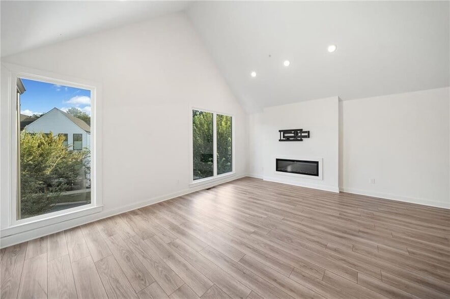 Building Photo - 104 Pearl St