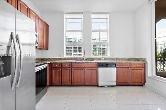 Building Photo - 3001 NE 185th St