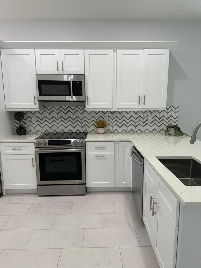 Building Photo - Single Family Home in San Carlos - STUDENTS WELCOME