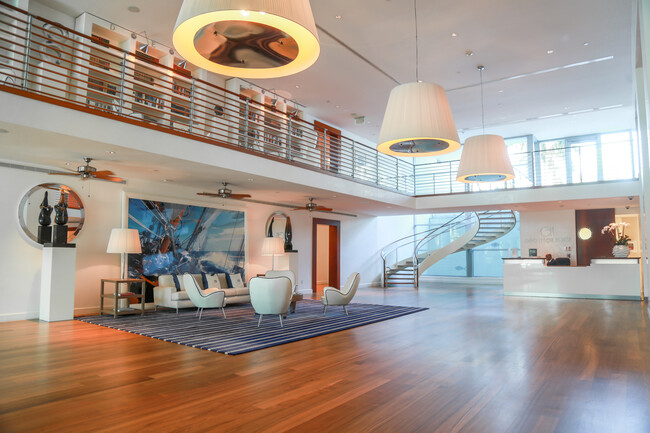 Building Photo - 2627 S Bayshore Dr