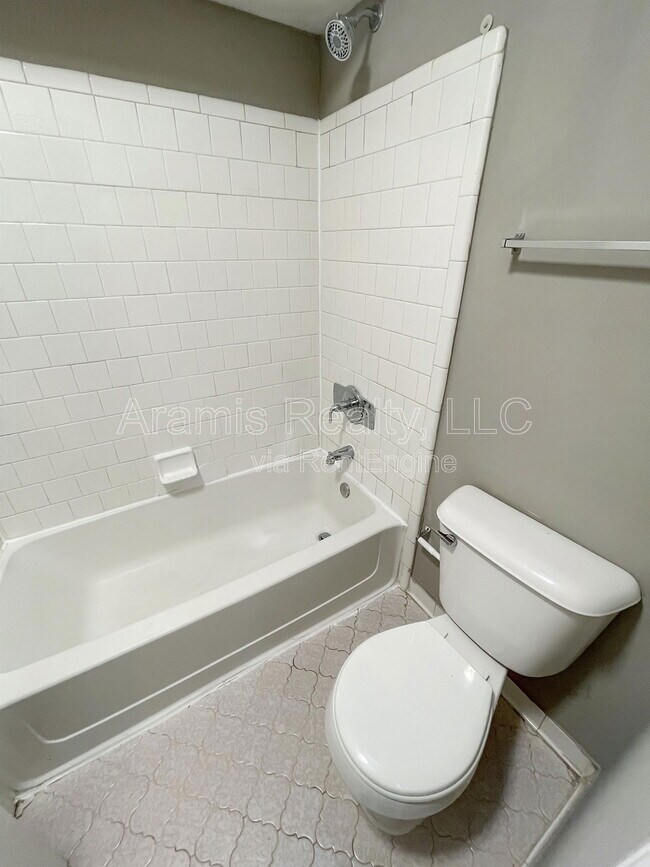 Building Photo - 9032 Gardener Dr