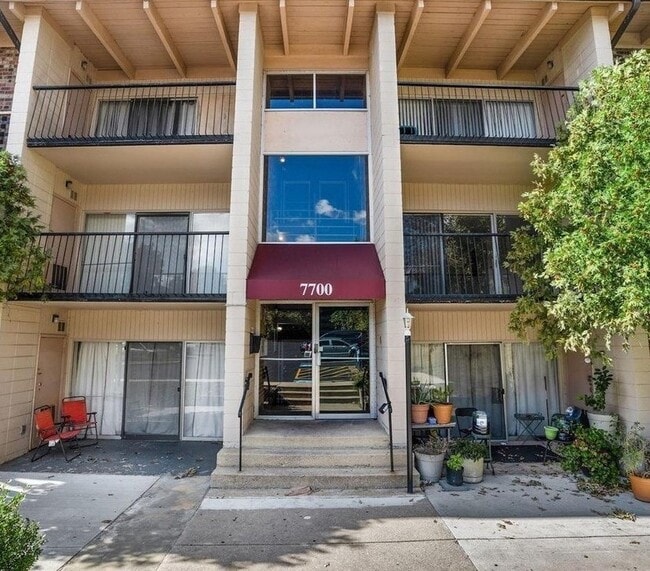 Building Photo - 7700 Arehart Dr