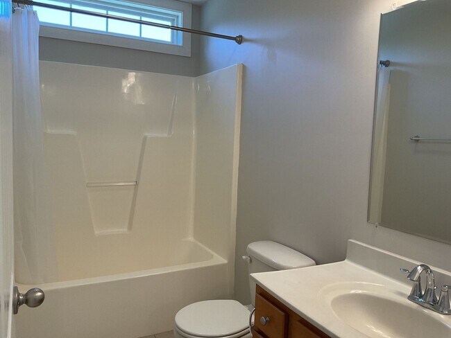 Building Photo - 4 Bedroom 2.5 Bathroom located in Old Mill...